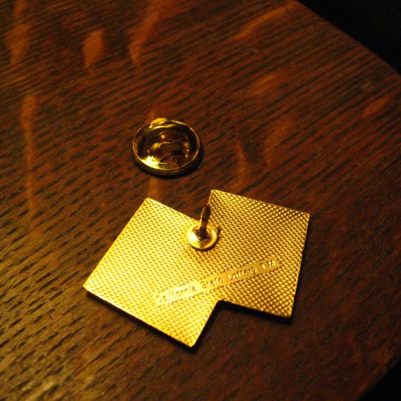 California State Lottery Vintage Lapel Pin - Picture 3 of 4